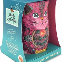 Cutie metalica cu trufe din ciocolata neagra Monty Bojangles Persian Pink Cat Choccy Scoffy 135g